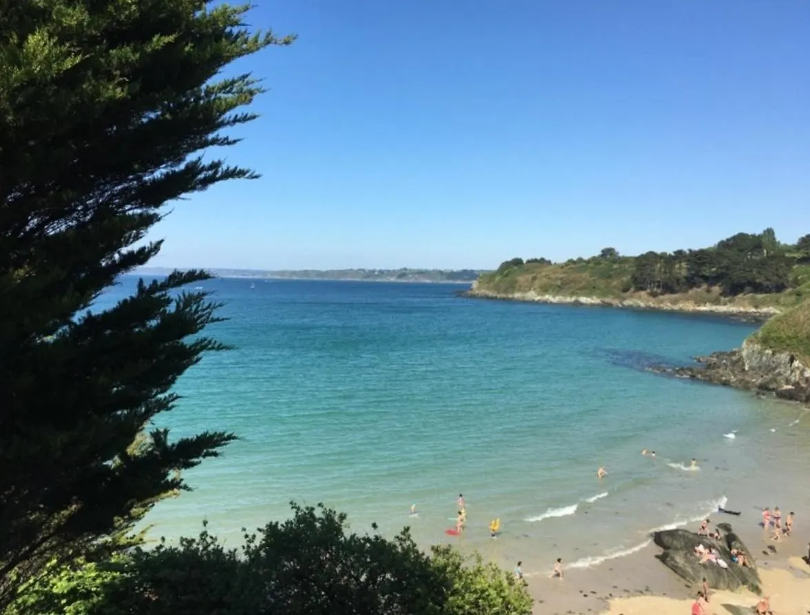 Les Hortensias Grande Tente Familiale Deux Chambres Et Sejour Vue Mer Sur Camping Nature Plestin-les-Greves
