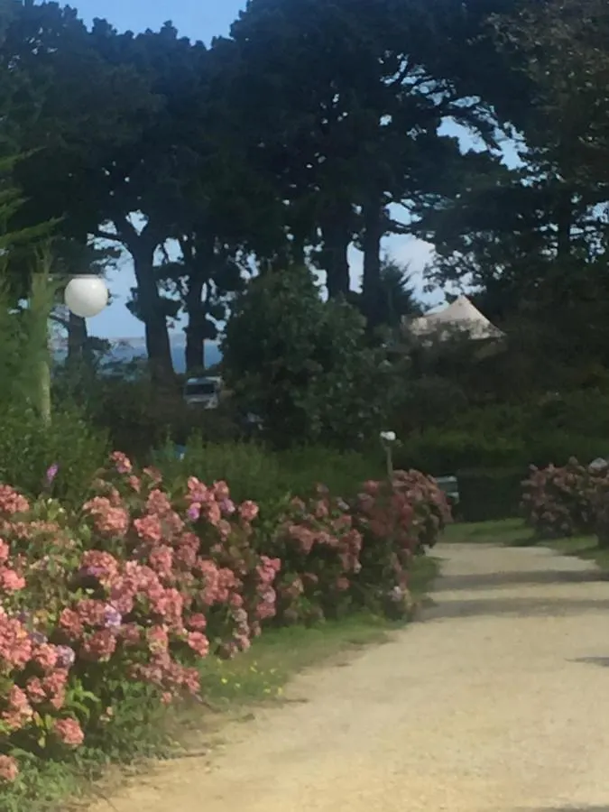 Campsite Les Hortensias Grande Tente Familiale Deux Chambres Et Sejour Vue Mer Sur Camping Nature Plestin-les-Greves