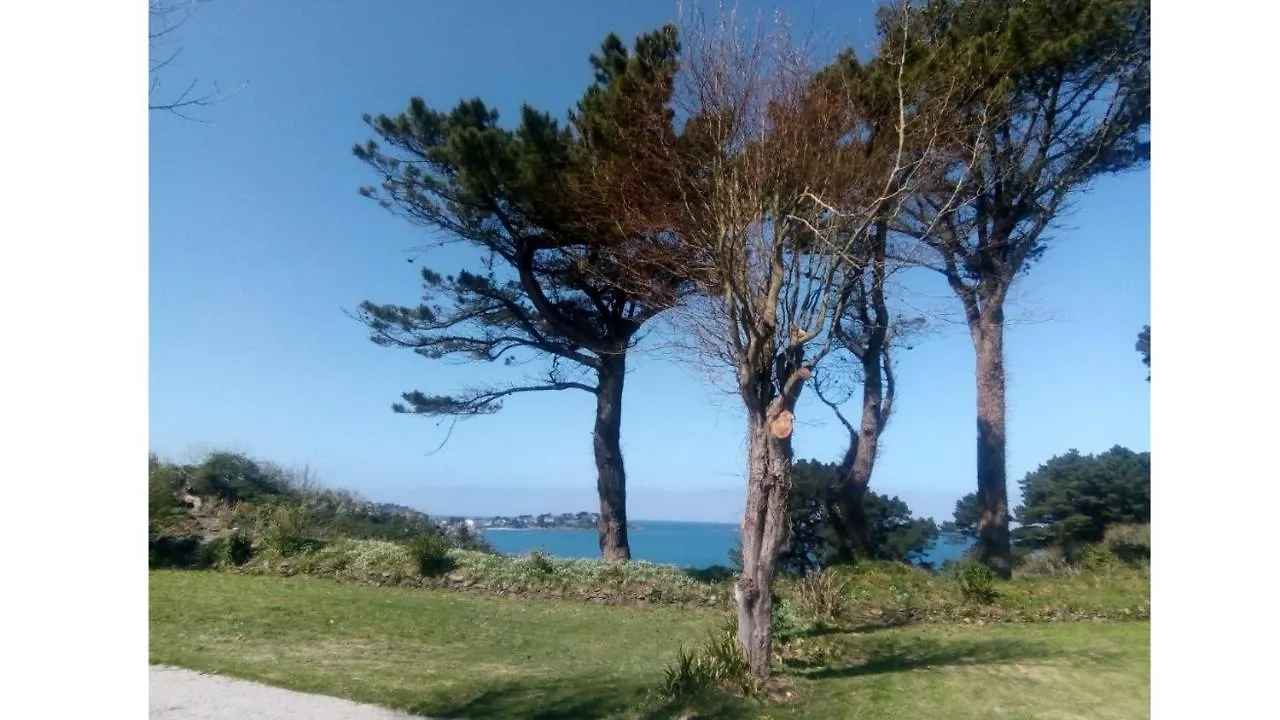 Campsite Les Hortensias Grande Tente Familiale Deux Chambres Et Sejour Vue Mer Sur Camping Nature Plestin-les-Greves